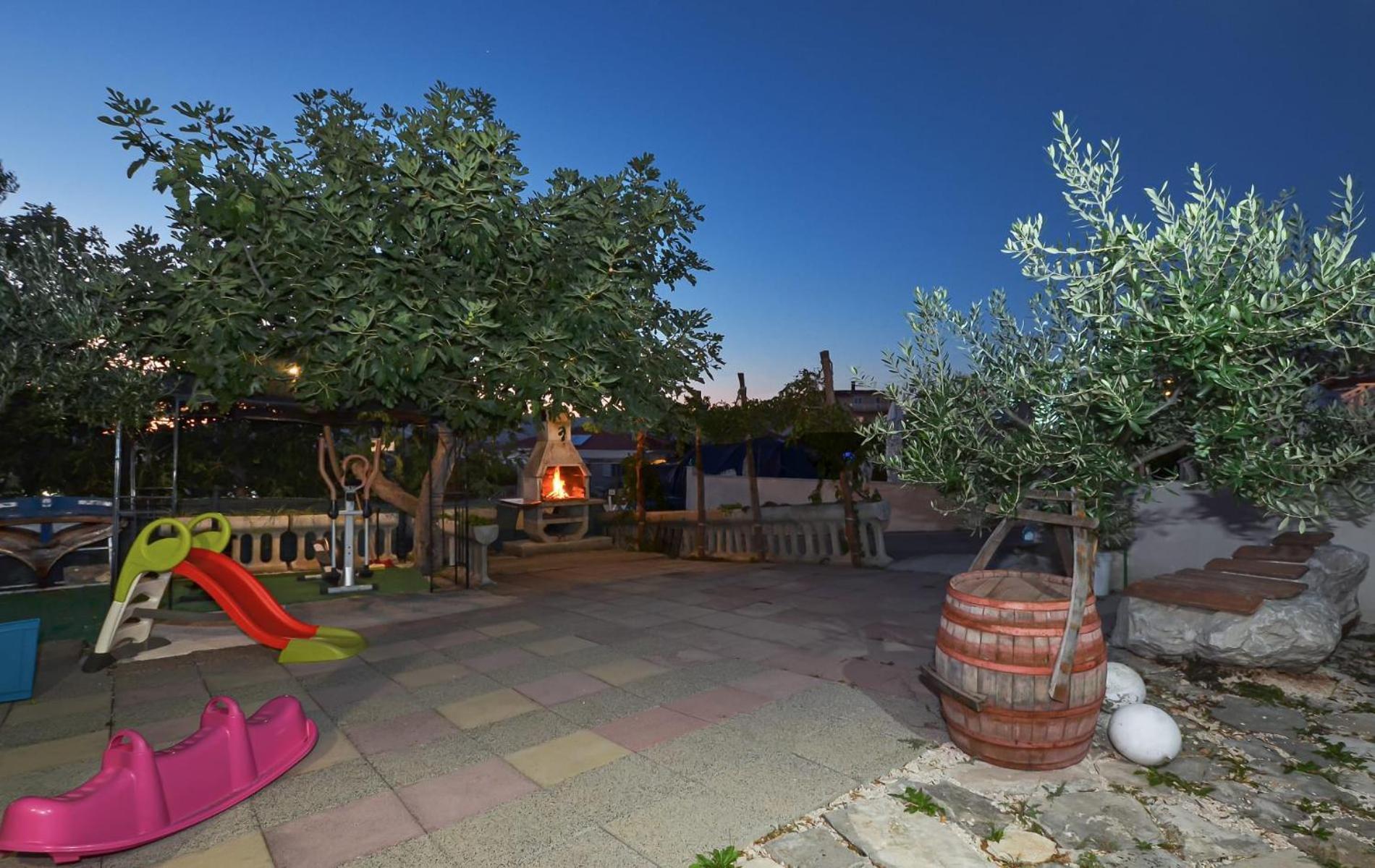 Apartments Santo Trogir - Okrug Gornji エクステリア 写真
